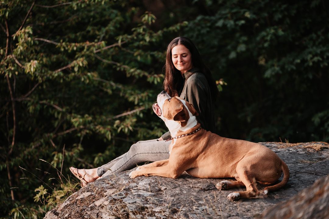 Karolin Bracic mit ihrem Hund Boy ©Nadine Wagner Fotografie Karolin Bracic mit ihrem Hund Boy ©Nadine Wagner Fotografie
